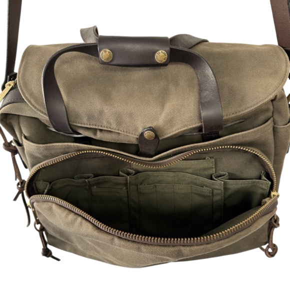 RUGGED TWILL PADDED COMPUTER BAG - Otter Green, Exceptional Condition - Picture 3 of 12